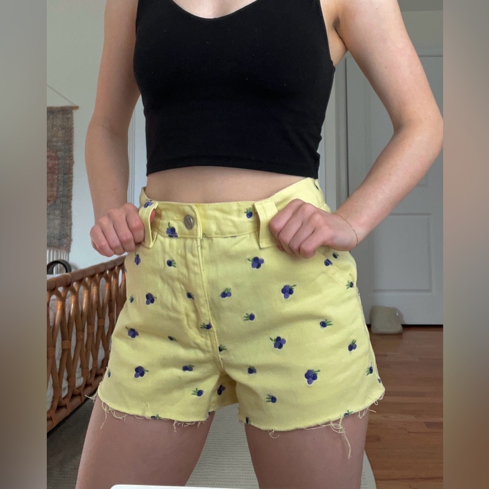 PacSun lemon blueberry shorts